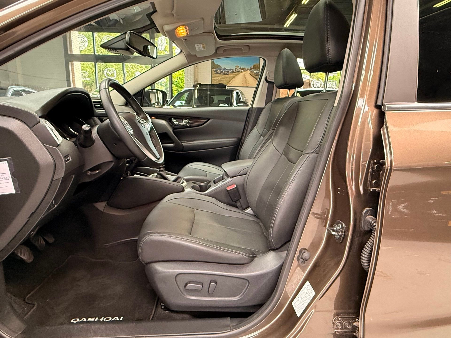 Nissan Qashqai 1.2 Tekna Panorama Leder Navigatie Cruise con, Auto's, Nissan, Voorwielaandrijving, Gebruikt, 4 cilinders, Bruin
