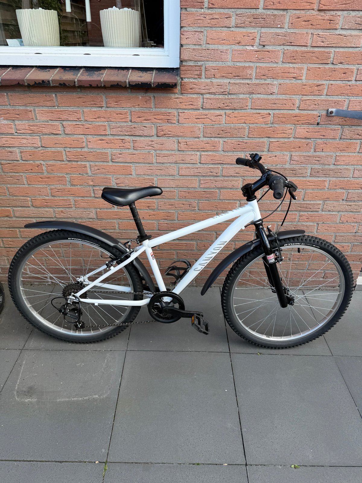 Kinder mountainbike 24 inch - Wit, met spatborden, Velgrem, Zo goed als nieuw, Geen vering, Ophalen