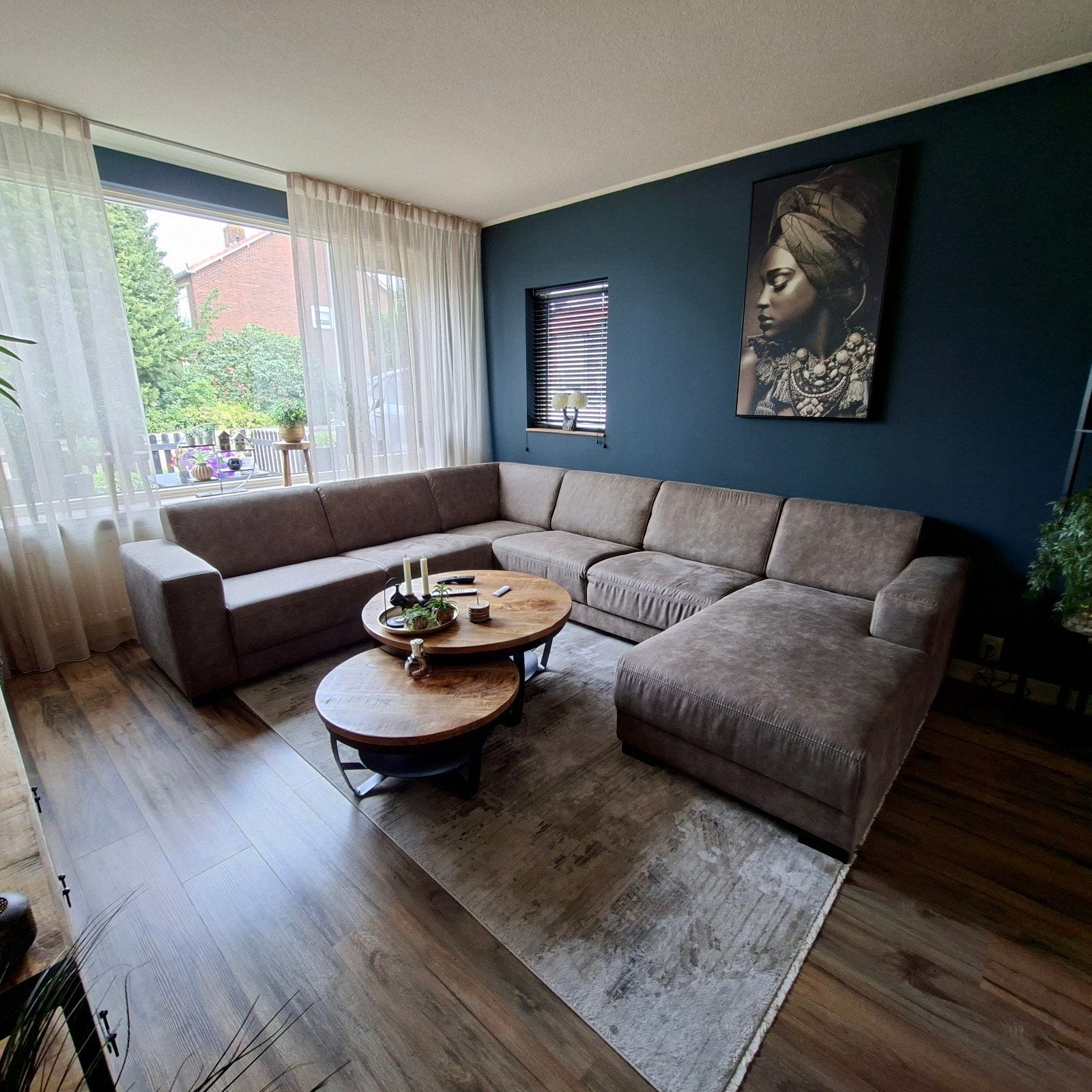 Mooie hoekbank met sofa 4 maanden oud kleur is taupe, Huis en Inrichting, Banken | Bankstellen, 250 tot 300 cm, Minder dan 75 cm