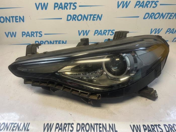 Koplamp links van een Alfa Romeo Giulia, Gebruikt, -, Verzenden, -