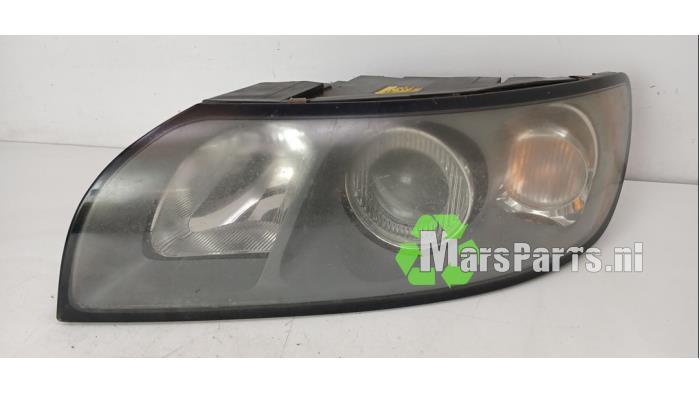 Koplamp links van een Volvo V50