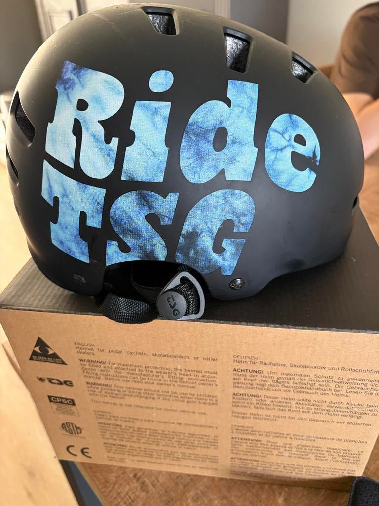 Helm voor skaten/fietsen - Zo goed als nieuw!, Ophalen, Zo goed als nieuw, L, Heer of Dame