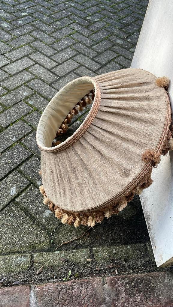 Oude Lampenkap met Franjes, Huis en Inrichting, Lampen | Lampenkappen, Ophalen, Gebruikt, Beige, Rond