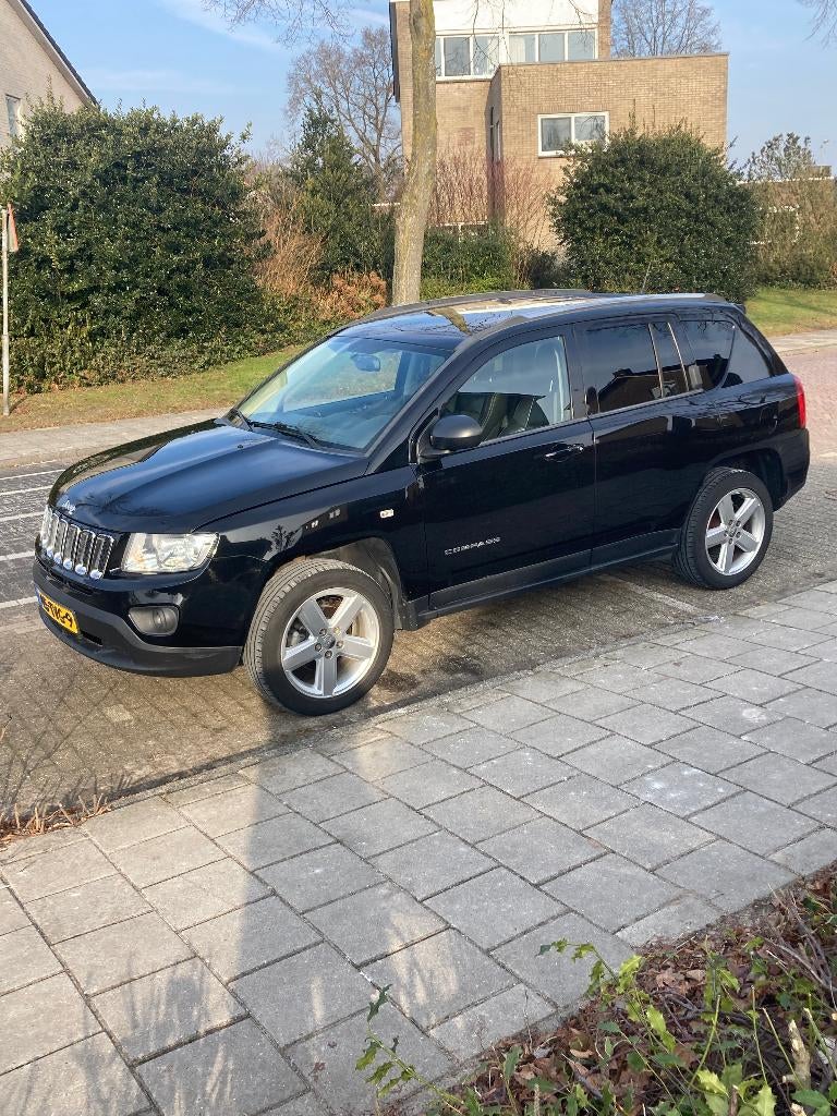 Jeep Compass 2.0 2WD 2012 Zwart NL auto NAP/Leer/trekhaak, 1998 cc, 450 kg, Zwart, USB