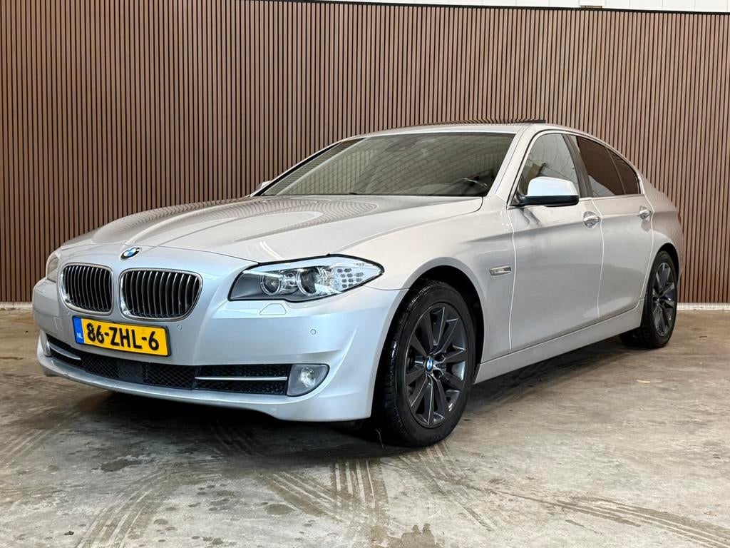 BMW 535i 306pk / Schuifdak / Softclose / Achteras besturing, Auto's, BMW, Achterwielaandrijving, 1675 kg, 2000 kg, USB