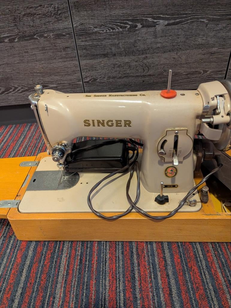 Antieke singer naaimachine, Ophalen, Naaimachine, Singer