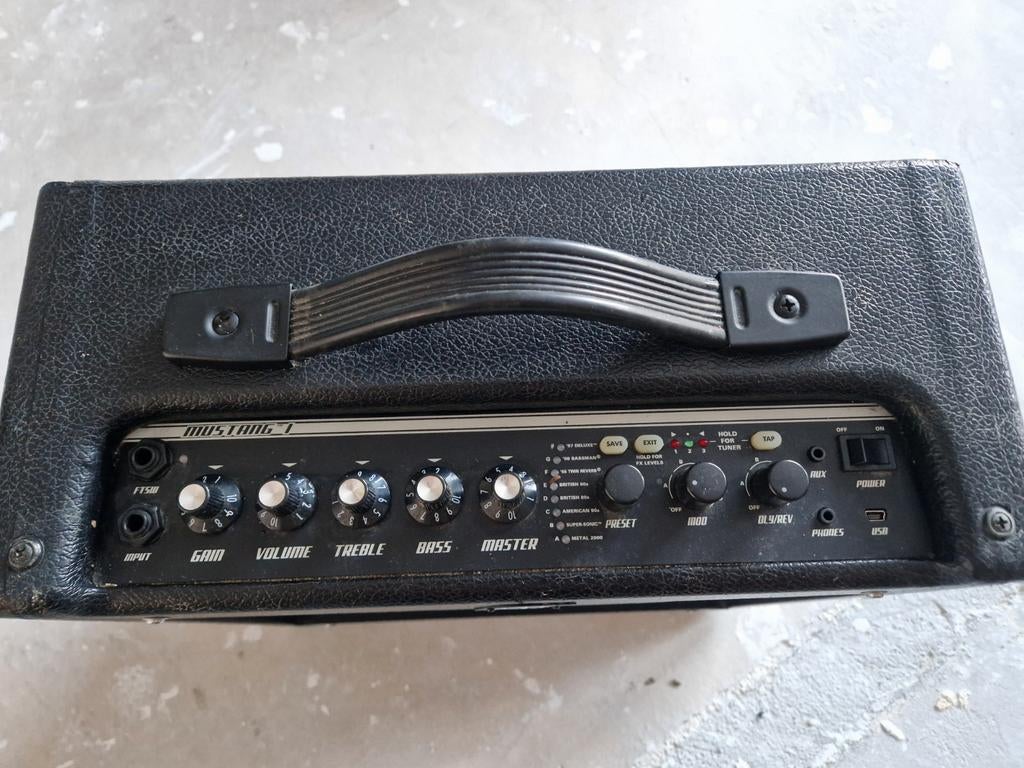 Fender Mustang 1 (I)  V2, Ophalen, Gebruikt, Gitaar, Minder dan 50 watt
