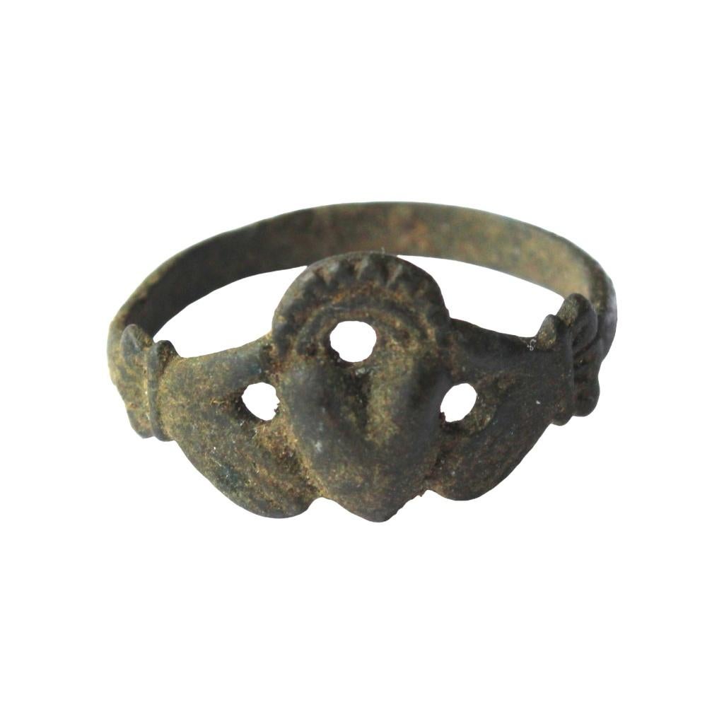 Bodemvondst brons 18e eeuws claddagh handjes ring, Antiek en Kunst, Antiek | Koper en Brons, Verzenden, Brons