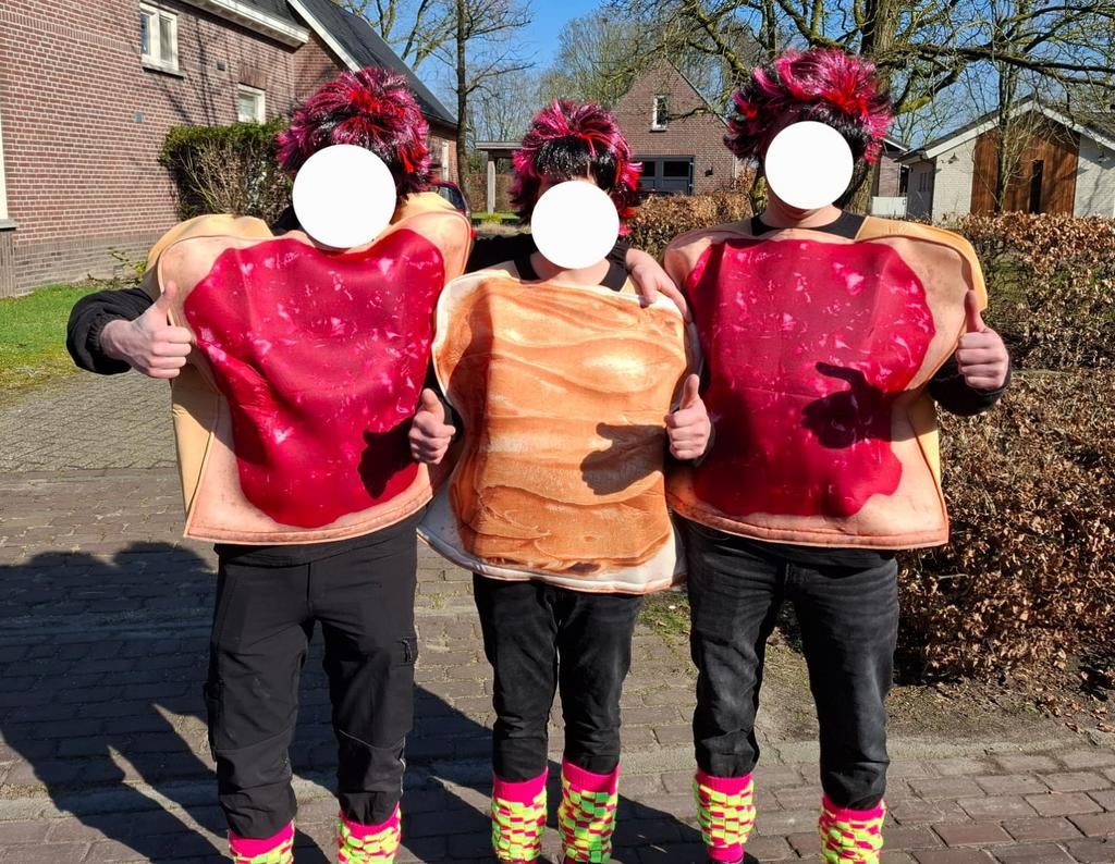 Broodje pindakaas & jam pak + pruiken, Geen merk, Ophalen, Zo goed als nieuw, Carnaval