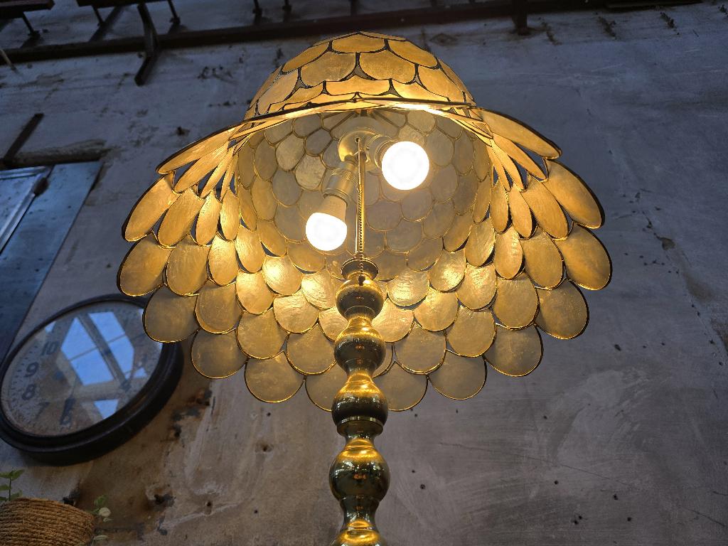 XL Jaren 70 Design Vloer Lamp Capiz Schelpen Parelmoer Goud, Gebruikt, Overige materialen, Ophalen of Verzenden, BOHO Mid Century Design Hollywood Regency Vintage