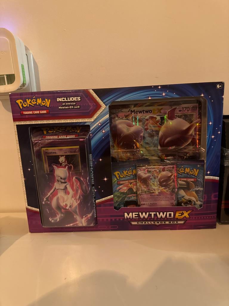 Mewtwo Ex Error box, Ophalen of Verzenden, Zo goed als nieuw, Booster, Foil