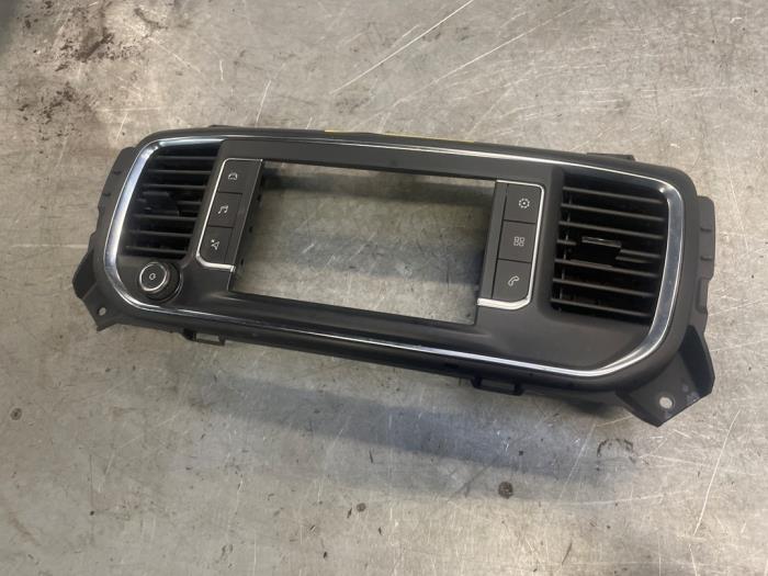 Radio omlijsting van een Toyota Pro-Ace, Gebruikt, -, -, Ophalen of Verzenden