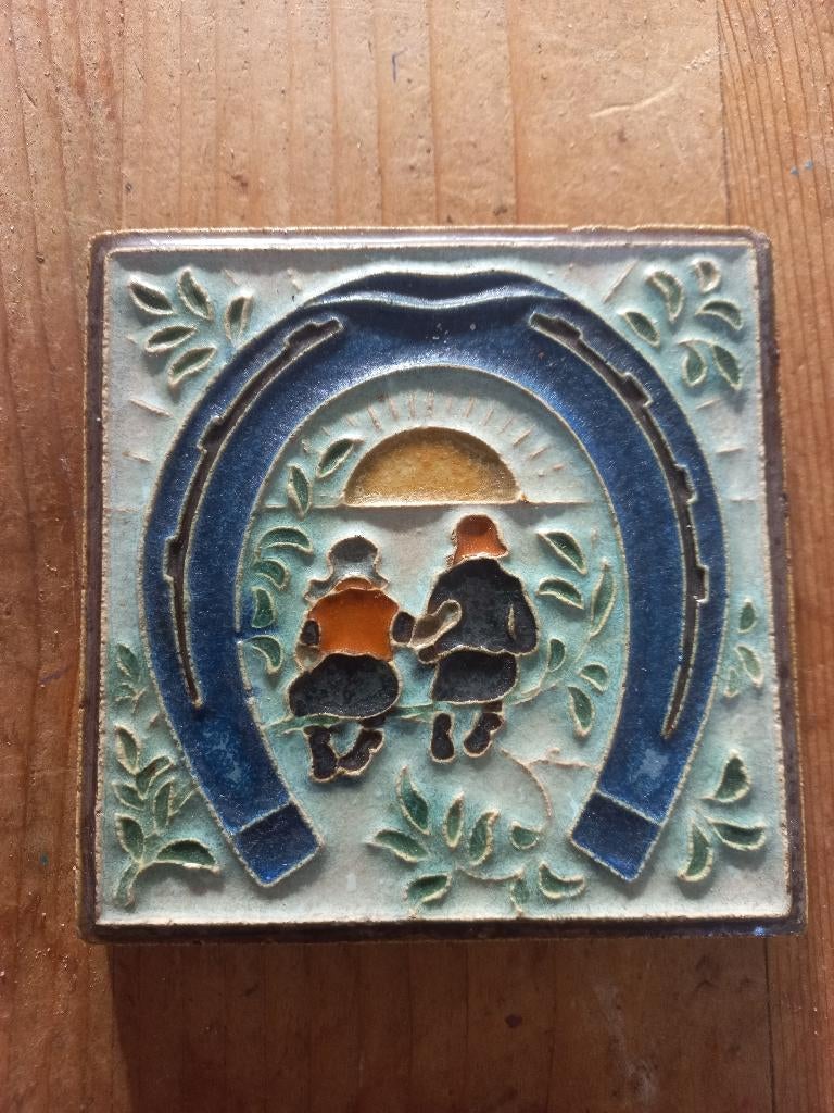 Leuke Porceleyne Fles cloisonné tegel: Hoefijzer, Antiek en Kunst, Antiek | Wandborden en Tegels, Ophalen of Verzenden