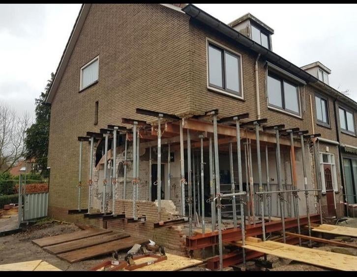 uitbouw muurdoorbraak of portaalconstructie