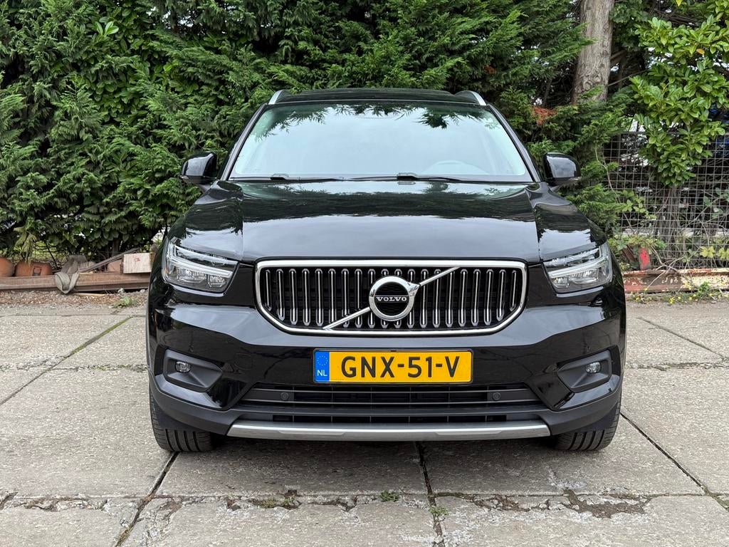 Volvo XC40 T5 Twin Engine 262pk Geartronic 2021 Zwart, Auto's, 1800 kg, 1712 kg, 179 pk, Zwart