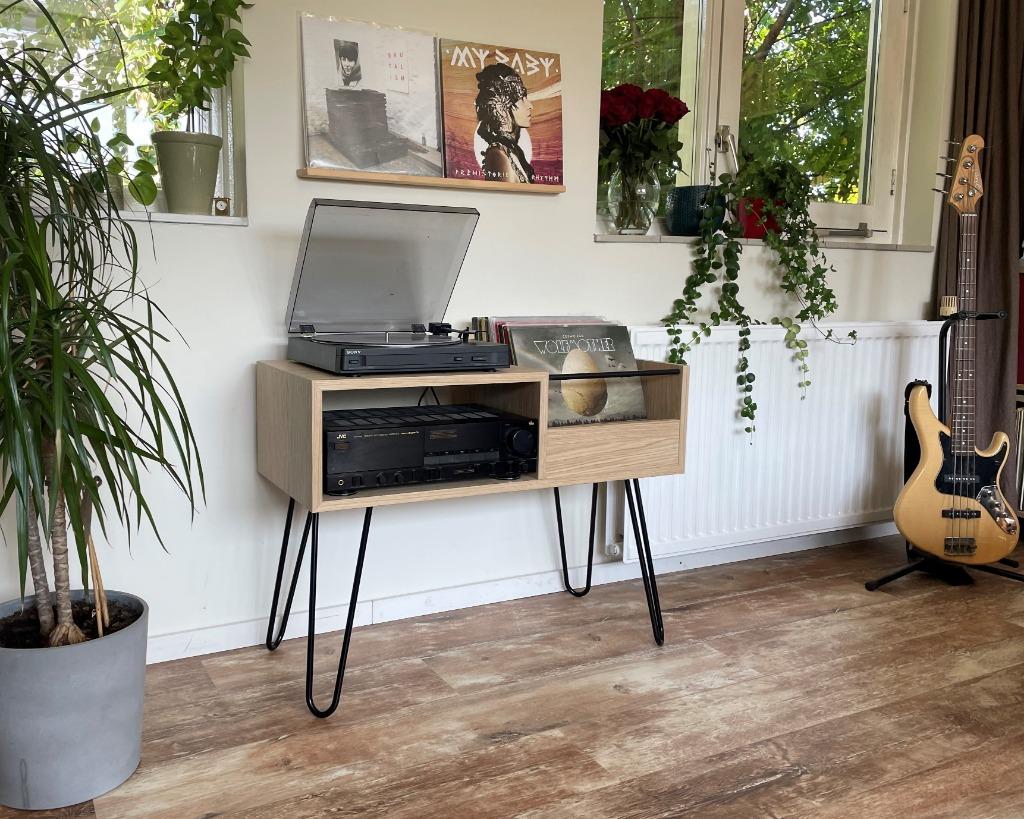 Eiken LP / vinylmeubel - vinyl, versterker & platenspeler, 50 tot 100 cm, Modern retro vinylmeubel, Nienhof 48, 6715 AD, Ede, Eikenhout