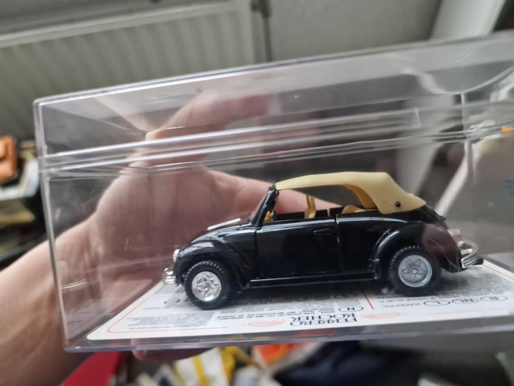 Zeldzame Ferrero Rocher VW Kever Cabriolet Modelauto, Ophalen of Verzenden, Zo goed als nieuw, Auto, Overige merken