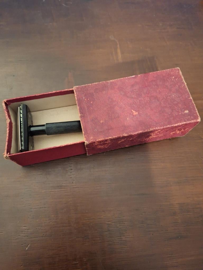 Wardonia New Edge Vintage Scheermes in Bakeliet Doos, Verzenden