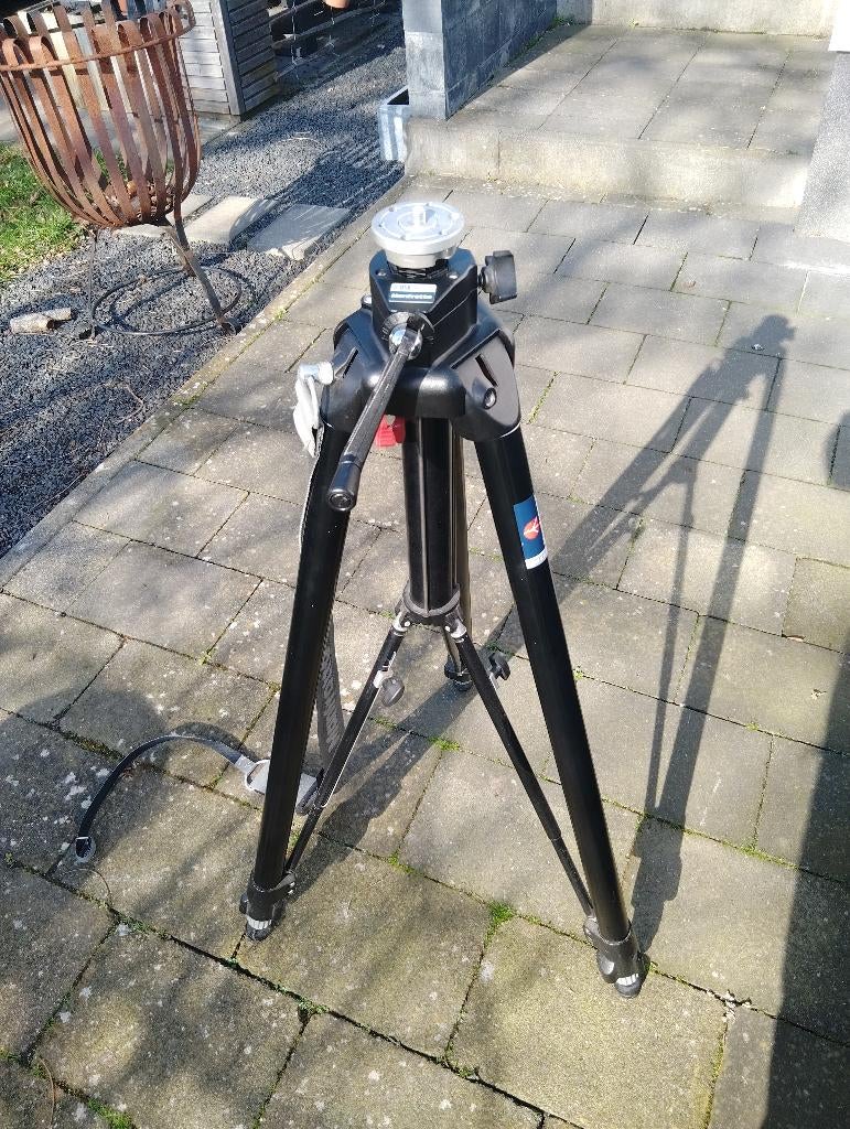 Manfrotto #058, Ophalen, Driepoot