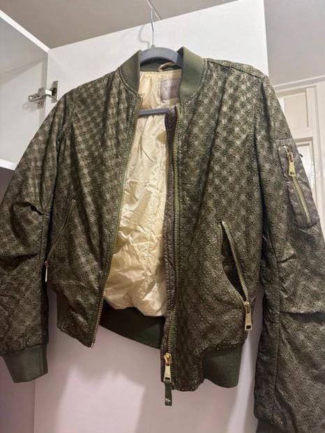 Guess jas maat xs, Ophalen of Verzenden, Zo goed als nieuw, Maat 34 (XS) of kleiner, Zwart