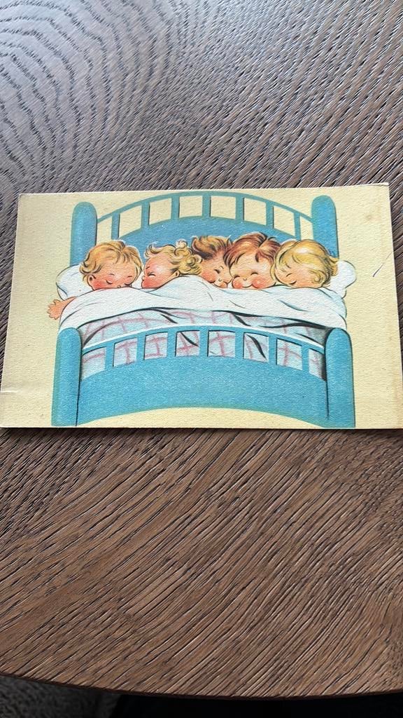 Kinderkaart. 5 peuters in een bed., Ophalen of Verzenden, 1940 tot 1960, Kinderen