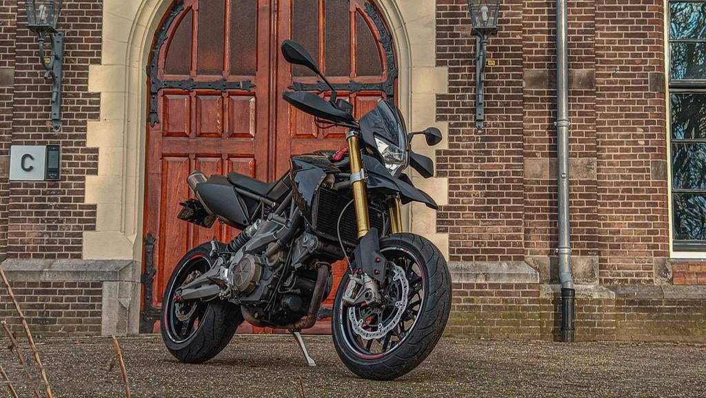 Aprilia Dorsoduro 750 - Akrapovic - A2 (35kw), Motoren, Motoren | Aprilia, 750 cc, 2 cilinders, Occasion, Sportuitlaat