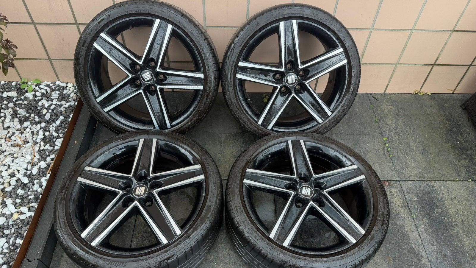 Seat Leon FR velgen met 225/40 R18 banden, Ophalen, 18 inch, Gebruikt, Banden en Velgen