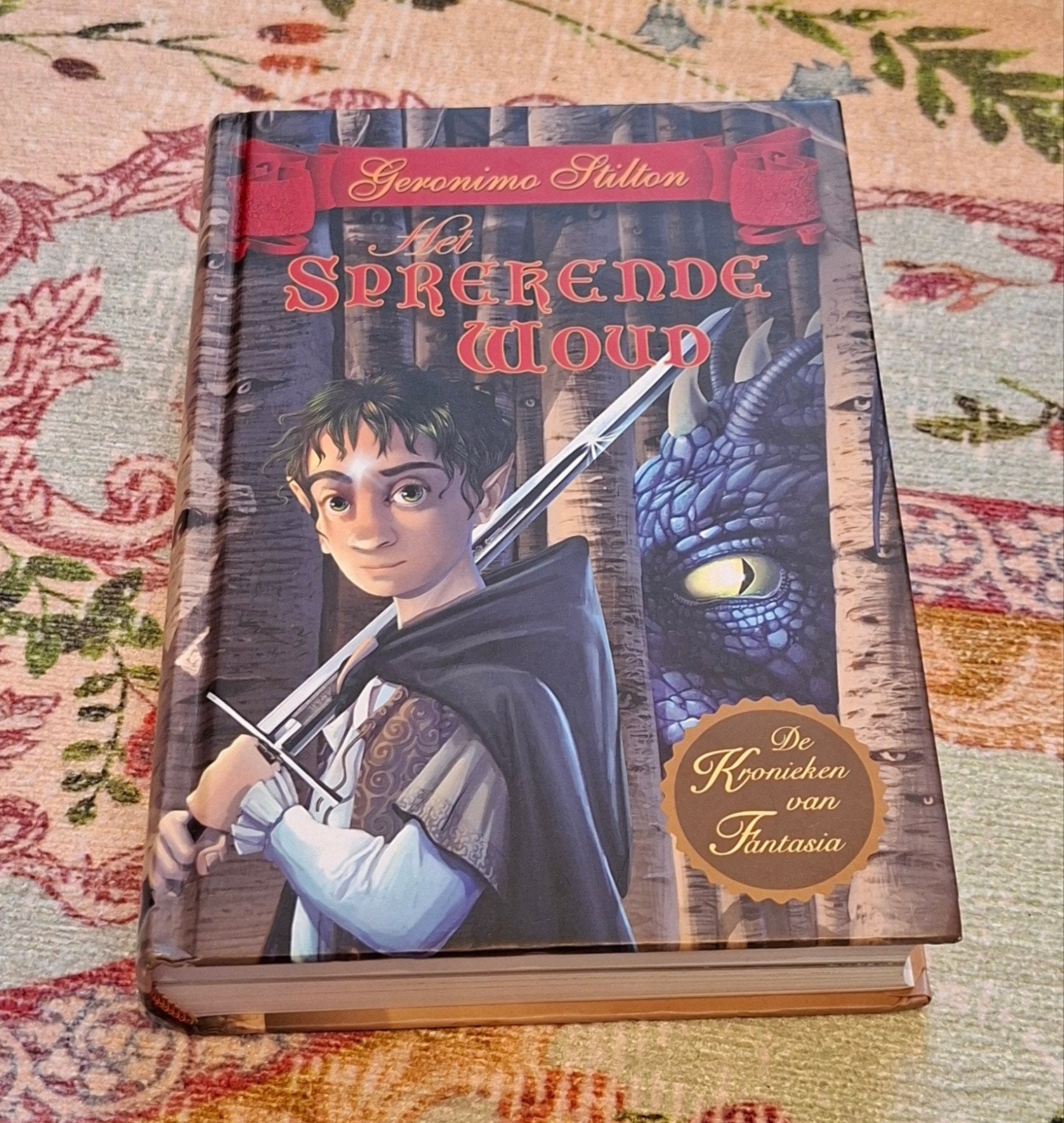 Geronimo Stilton - Het Sprekende Woud De Kronieken van Fanta, Boeken, Ophalen of Verzenden, Zo goed als nieuw, Geronimo Stilton