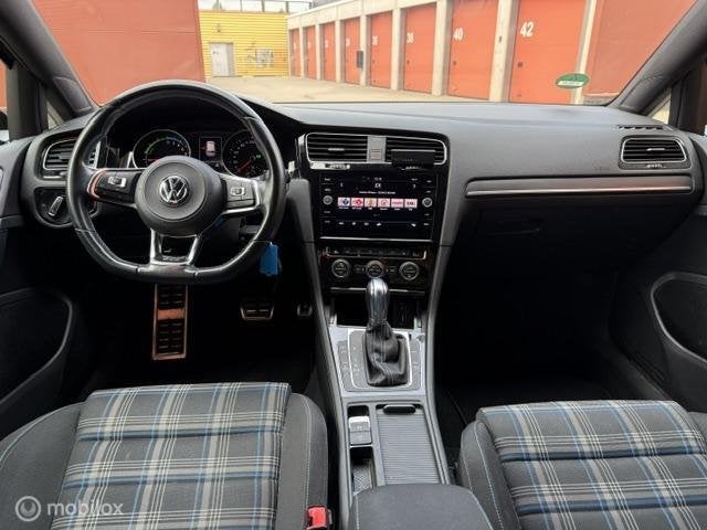 Foto 26 van Volkswagen Golf 1.4 TSI PHEV GTE BJ 12-12-2018 KM NAP EXTR