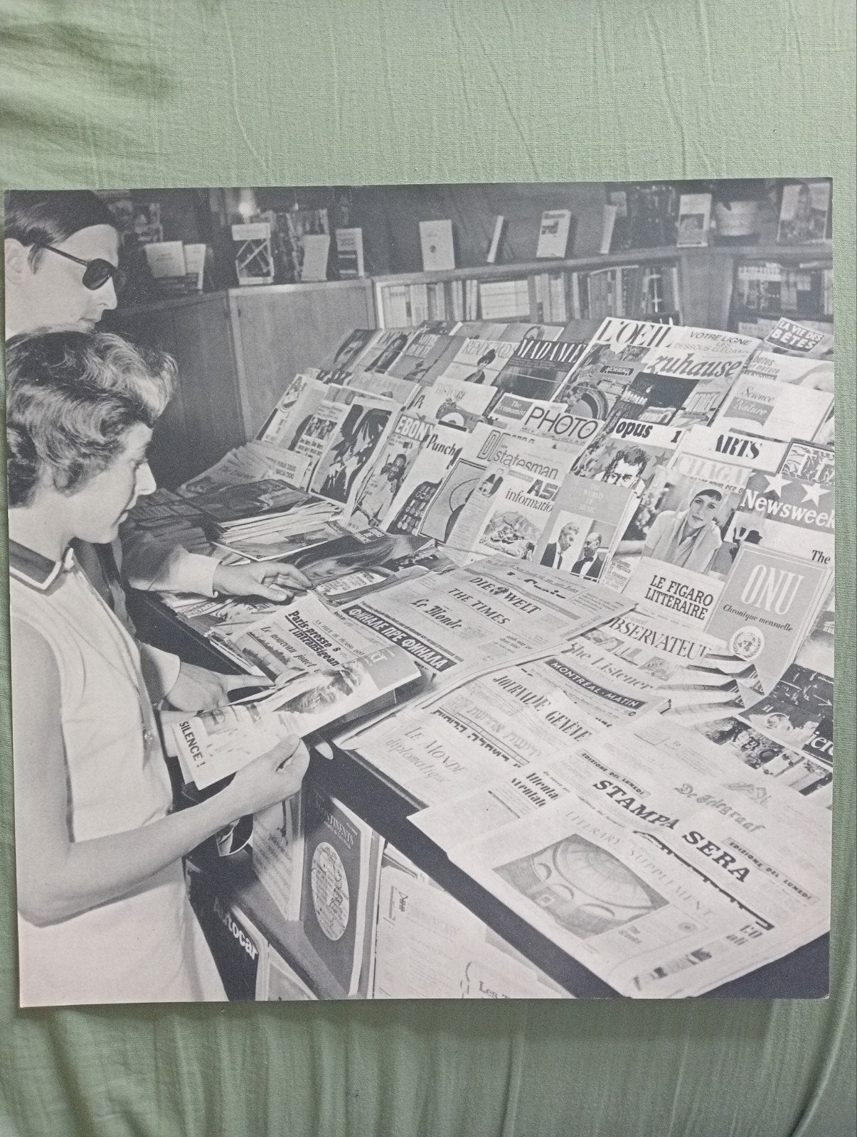 Unesco Fotogravure krantenkiosk jaren 50, Ophalen of Verzenden, 1940 tot 1960, Gebruikt