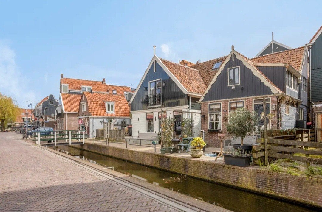 Volendamse parel op een van de mooiste locaties van Volendam, Huizen en Kamers, Huizen te koop, Amsterdam