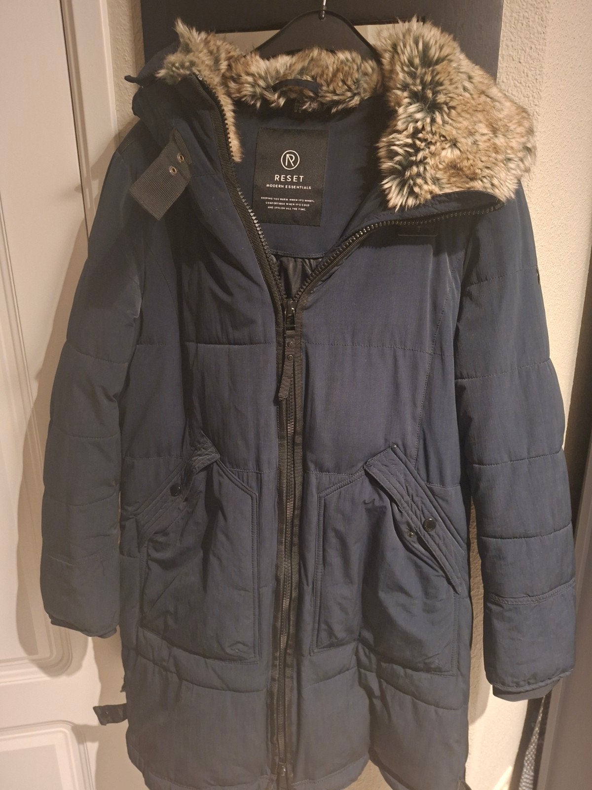 RESET Donkerblauwe Winterjas XL met Bontkraag, Kleding | Dames, RESET, Blauw, Maat 42/44 (L), Ophalen of Verzenden