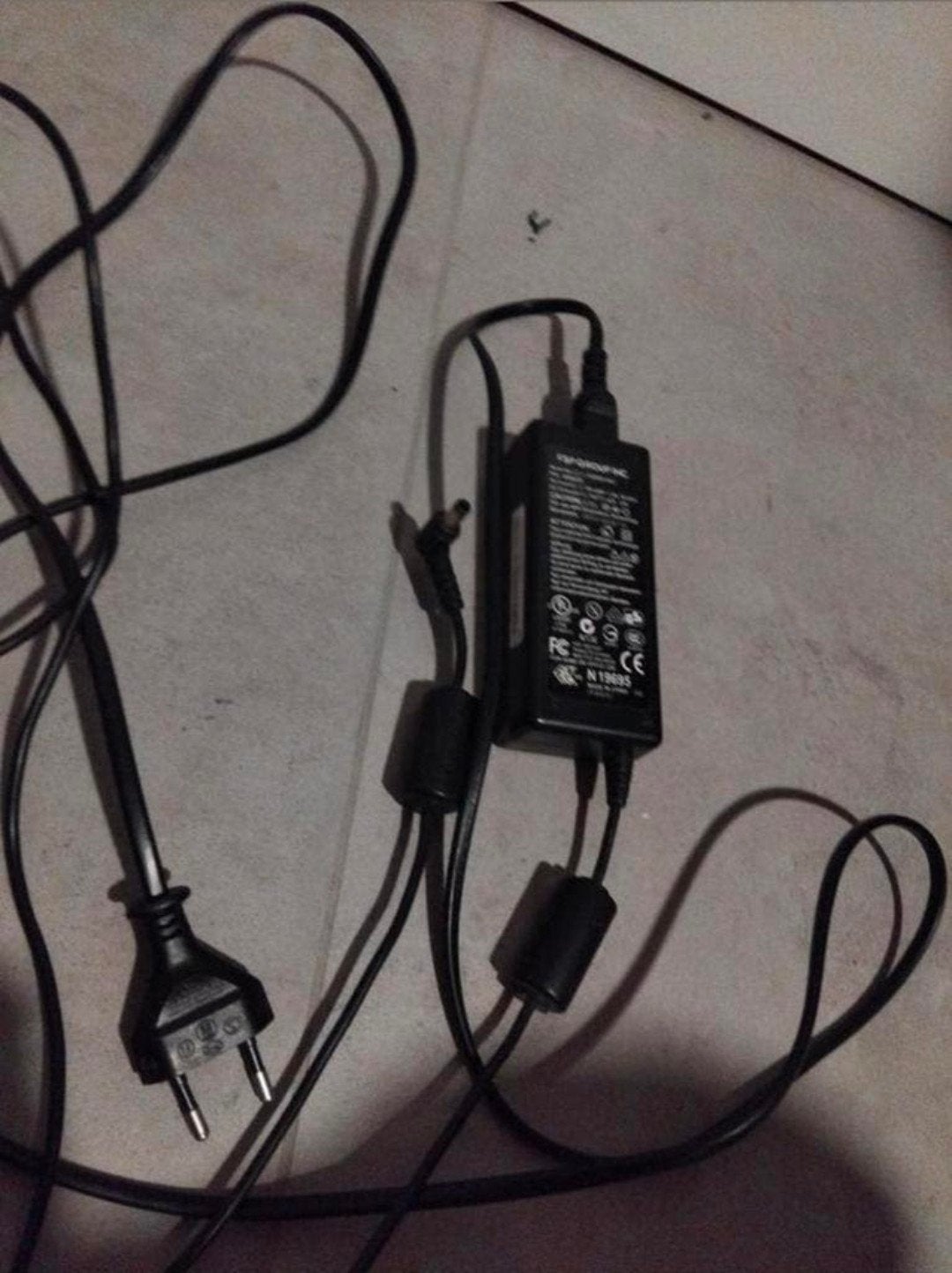 Laptop adapter 19v 3.42a prijs €10, Ophalen of Verzenden