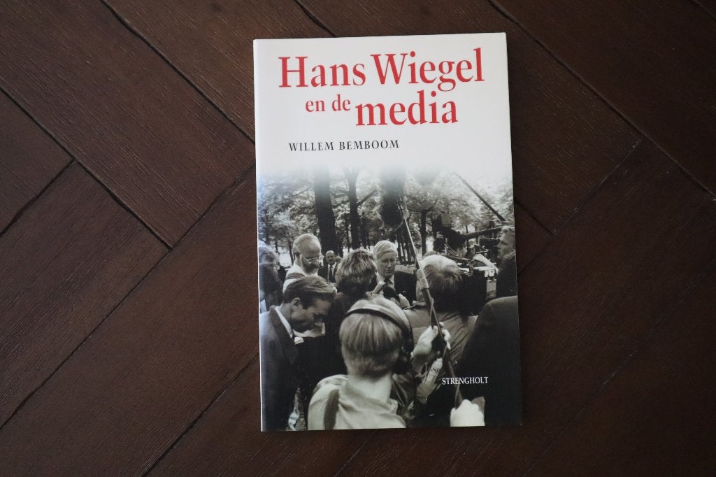 Hans Wiegel en de media (Willem Bemboom), Boeken, Ophalen of Verzenden, Zo goed als nieuw, Politiek en Staatkunde, Nederland