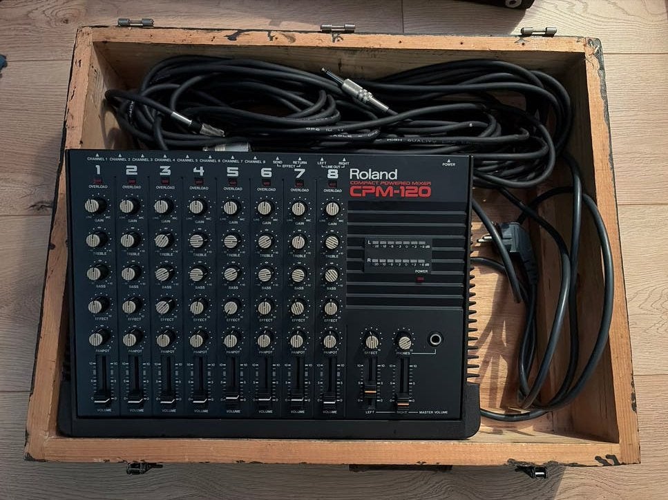 Roland CPM-120 Compact Powered Mixer met 8 kanalen, Ophalen, Gebruikt, 5 tot 10 kanalen, Microfooningang