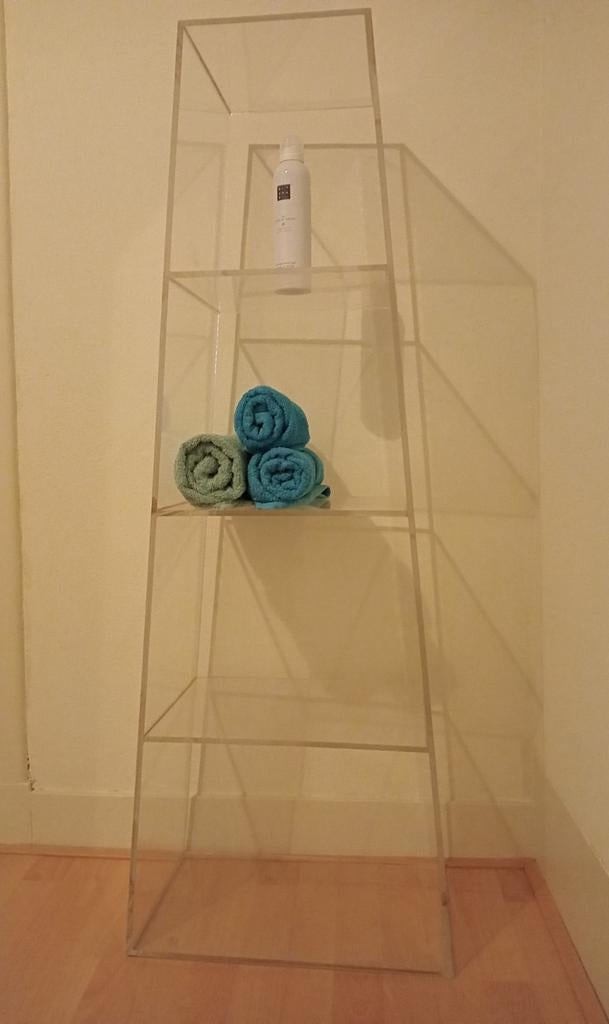 Kunststof pyramide/vitrine kast, Huis en Inrichting, Kasten | Vitrinekasten, Minder dan 100 cm, 25 tot 50 cm, Kunststof, Ophalen