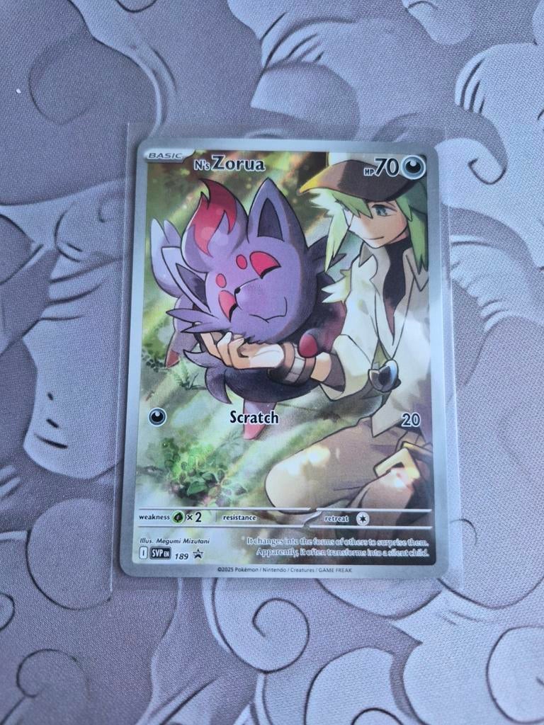 Zorua (SVP EN 189) Pokemon Kaart - Zo goed als nieuw, Ophalen of Verzenden, Zo goed als nieuw, Losse kaart, Foil