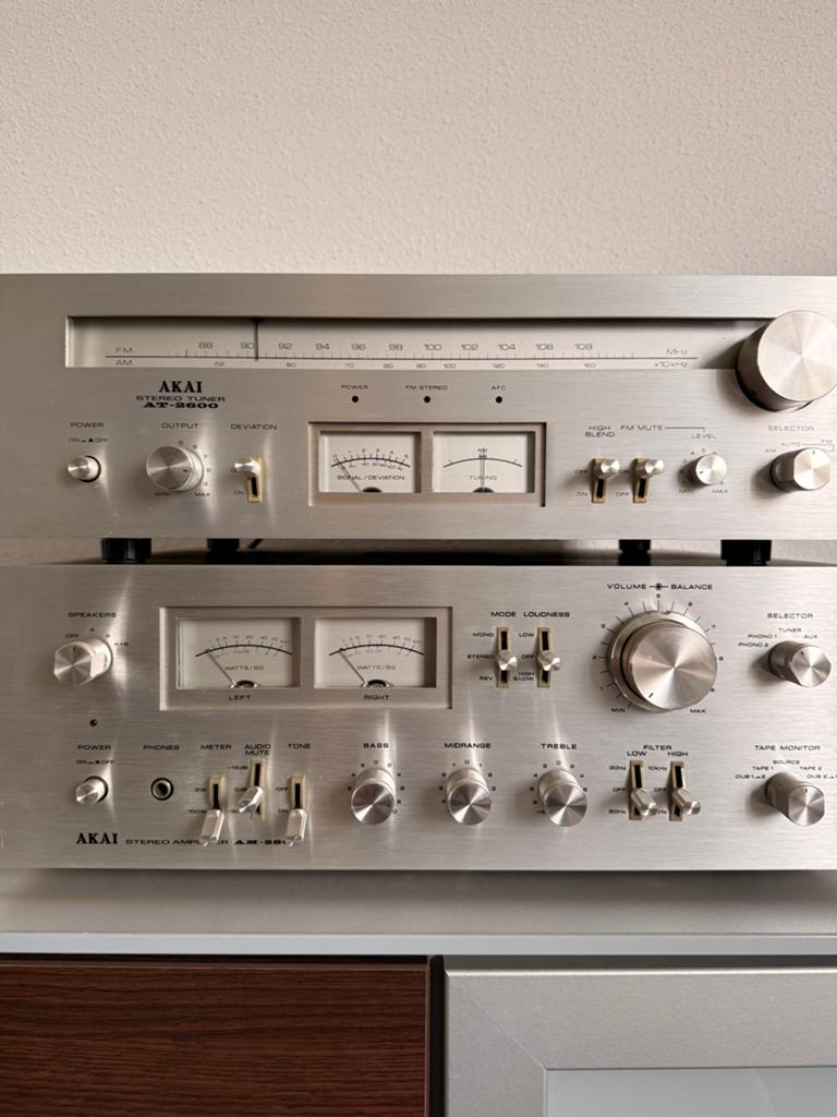 Akai AM 2800 & Akai AT 2600, Ophalen, Zo goed als nieuw, Akai