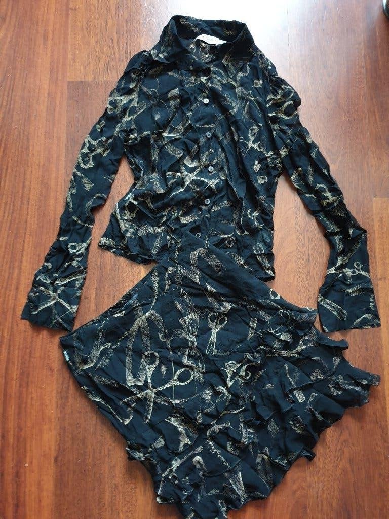 Elegant zwart setje van zijde - Moschino - maat 36 vintage, Kleding | Dames, Kostuum of Pak, Zwart, Zo goed als nieuw, Maat 36 (S)
