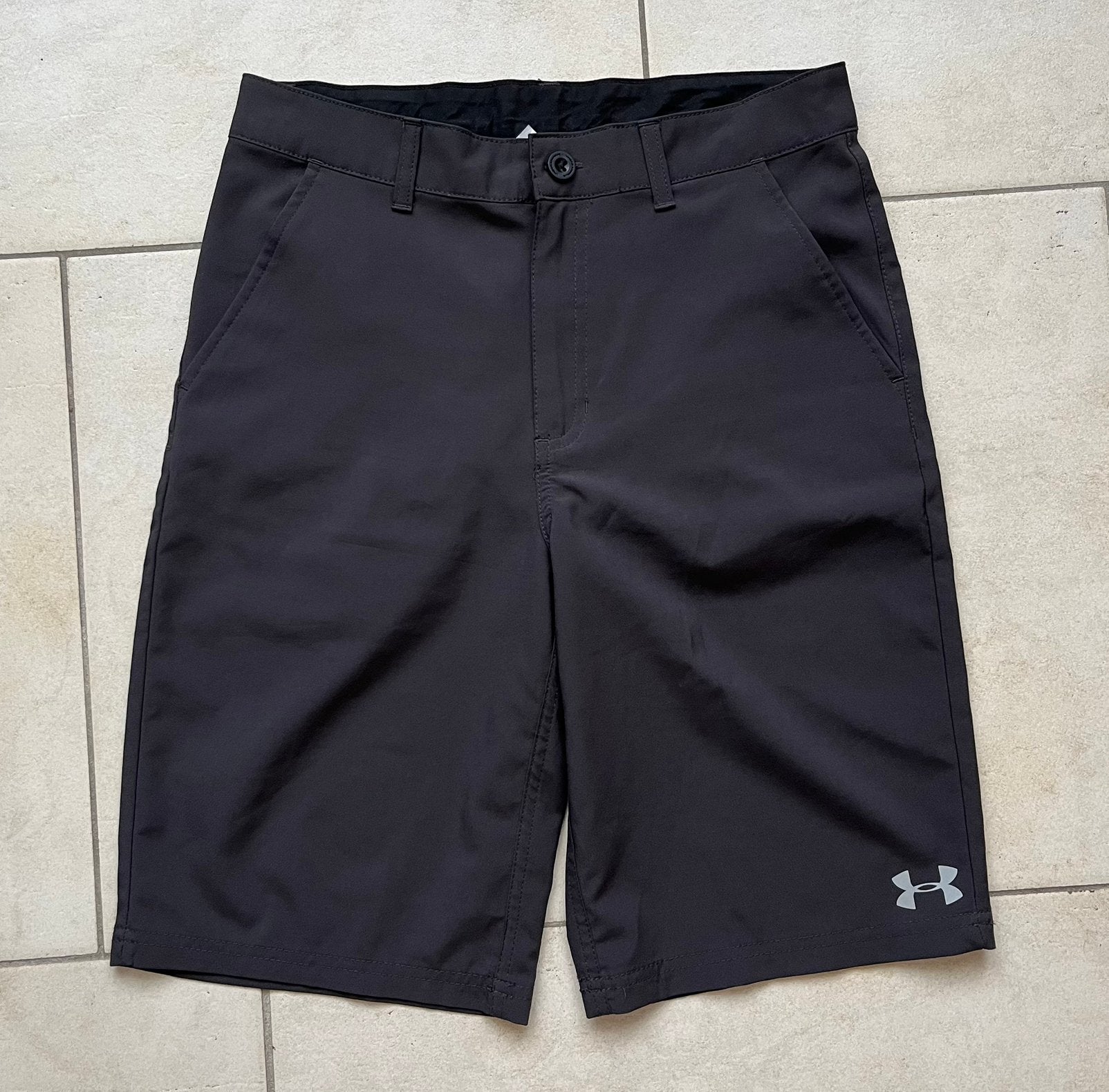 ZGAN Under Armour korte golf broek short maat 18 XL 170 176, Ophalen of Verzenden, Zo goed als nieuw, Kleding, Overige merken