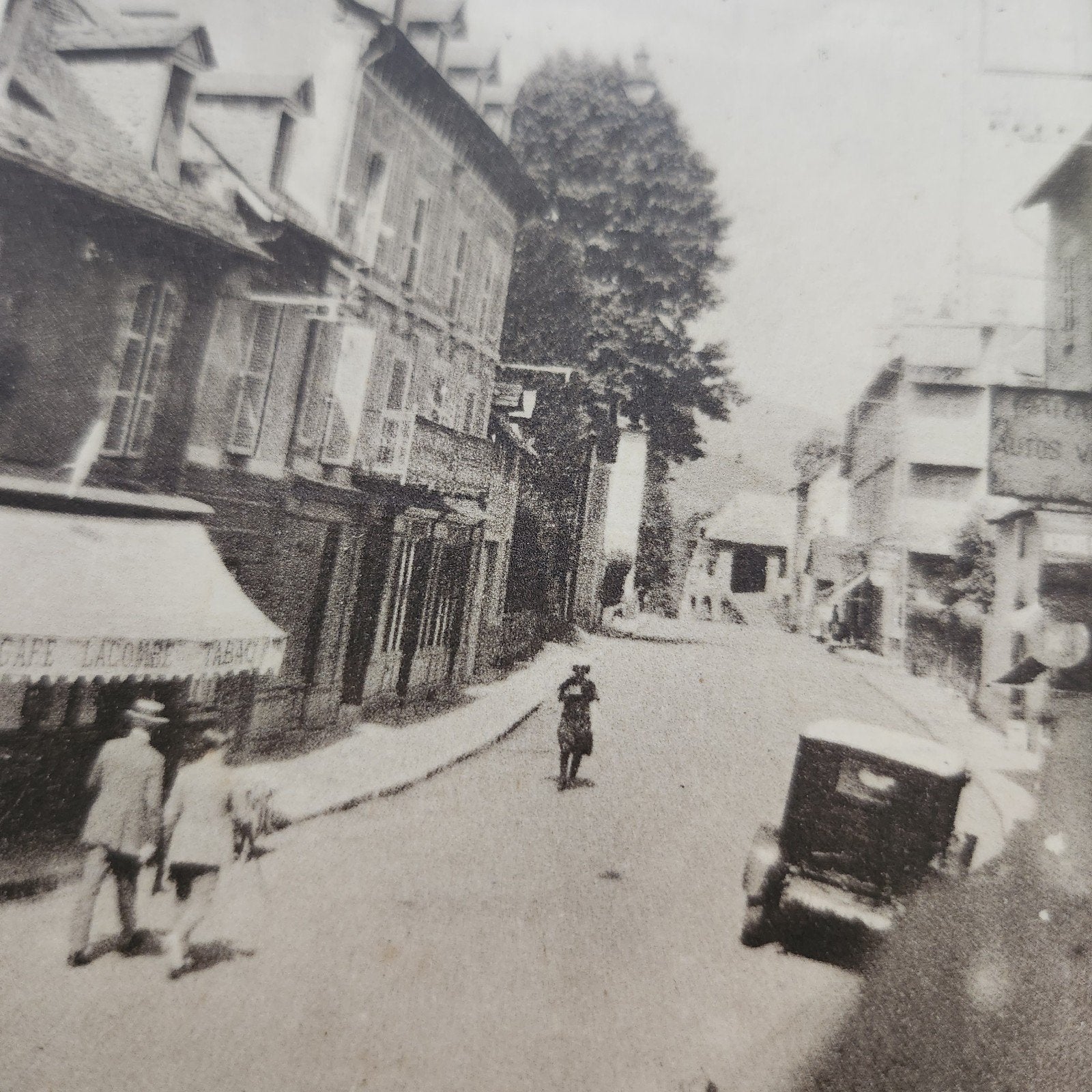 Oude Ansichtkaart Vic-sur-Cère, Route Nationale, Gelopen, Verzenden