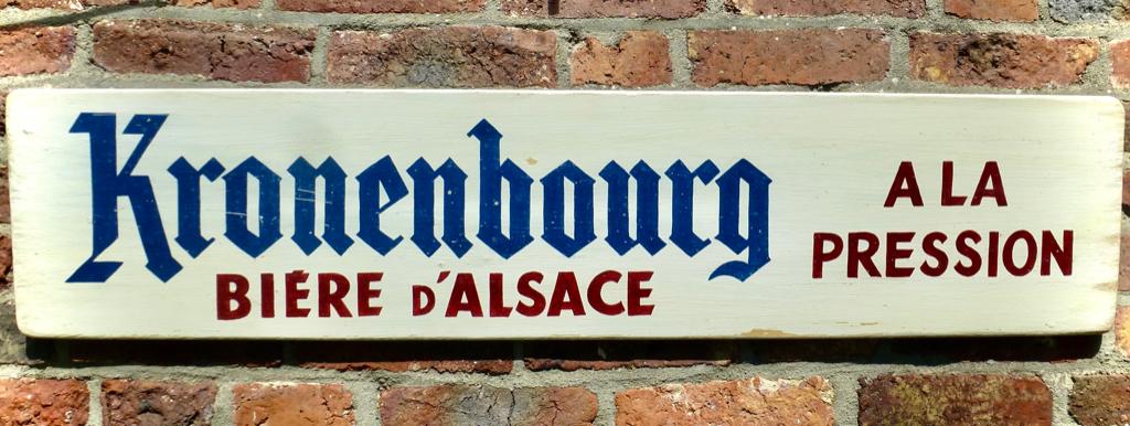 Groot vintage houten bier bord / Kronenbourg / Frankrijk, Verzamelen, Biermerken, Ophalen of Verzenden, Zo goed als nieuw, Reclamebord, Plaat of Schild