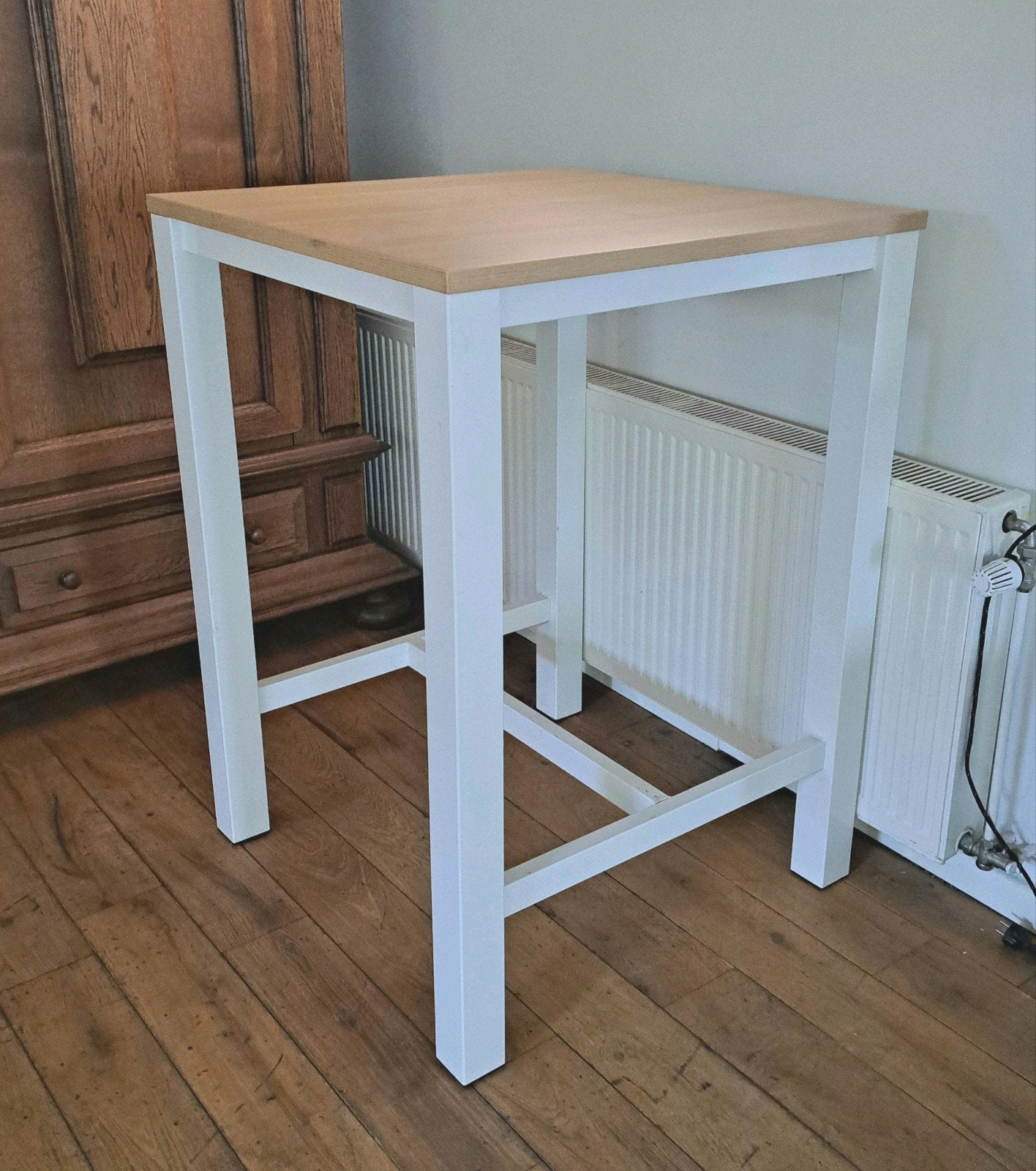 Hoge tafel / Bartafel met houten blad en wit onderstel, Huis en Inrichting, Ophalen of Verzenden, Gebruikt