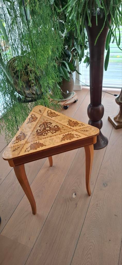Italiaanse vintage Rococo Bijzettafel met Muziekdoos, Ophalen of Verzenden