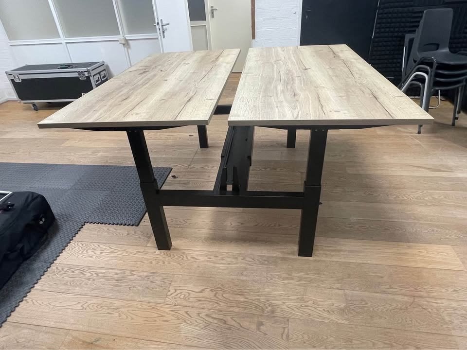 Bureau Te Koop Verstelbaar Op Hoogte, Ophalen, Gebruikt