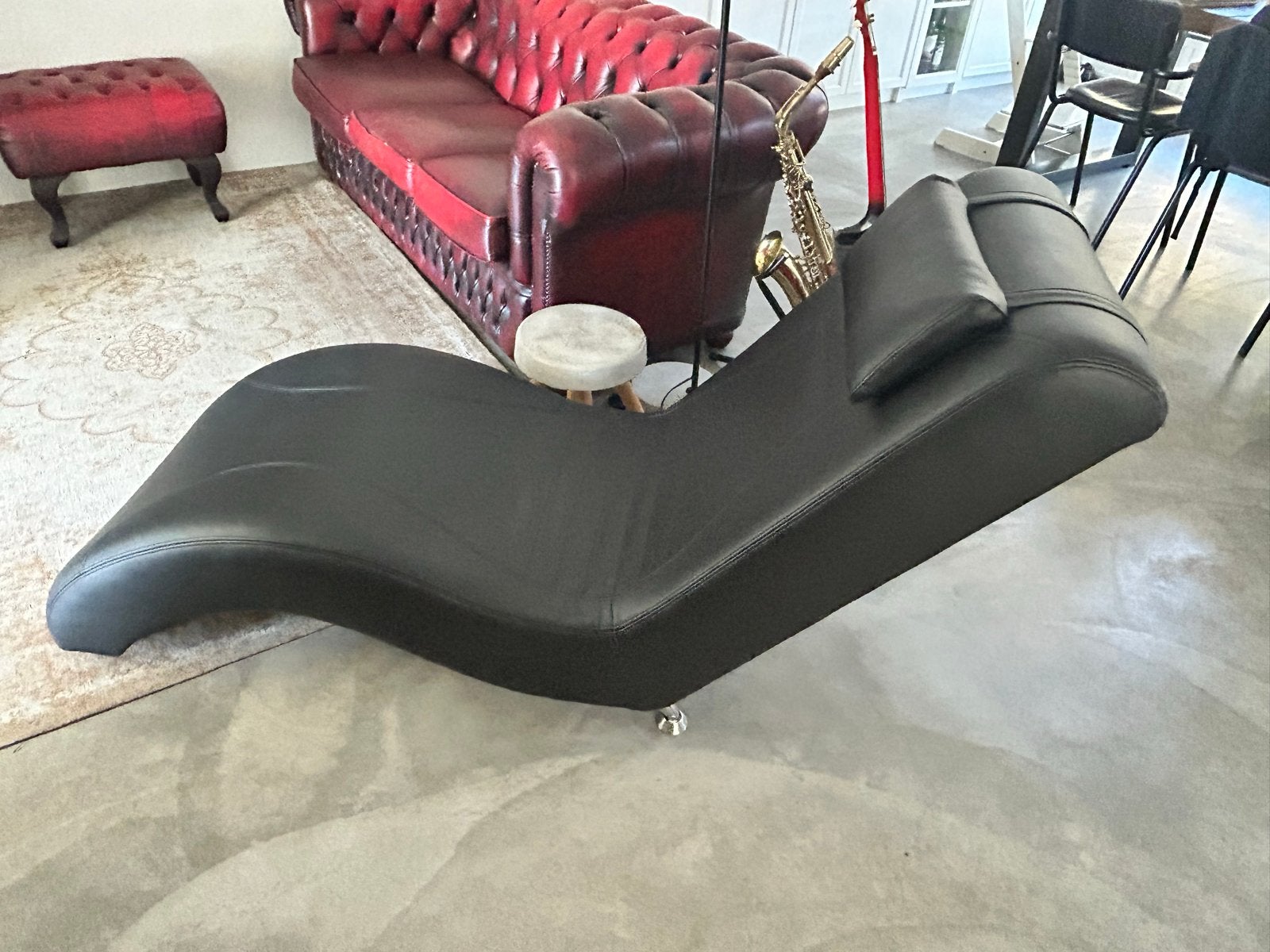 Design chaise longue zwart lederlook – zeer nette staat, Huis en Inrichting, Fauteuils, Ophalen, Kunststof, Gebruikt, 150 cm of meer