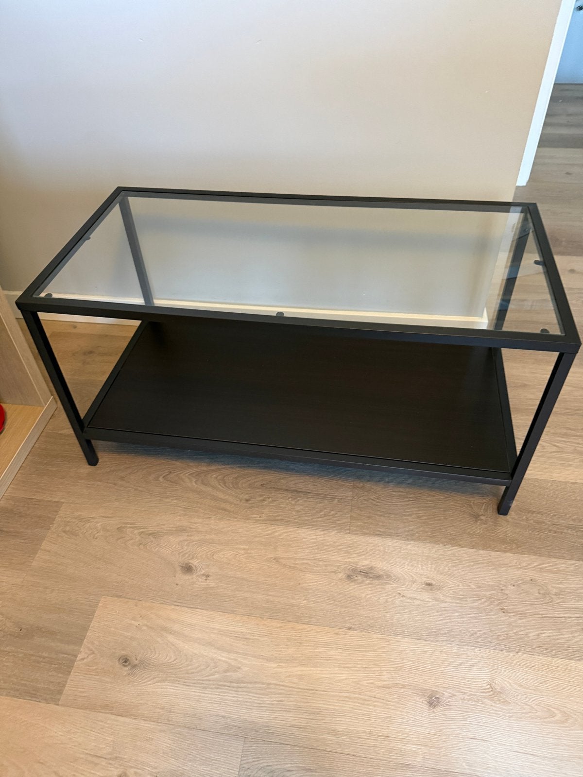 Salontafel met metalen frame, onderplank en glasplaat, Ophalen, Minder dan 50 cm, 50 tot 100 cm, Zo goed als nieuw