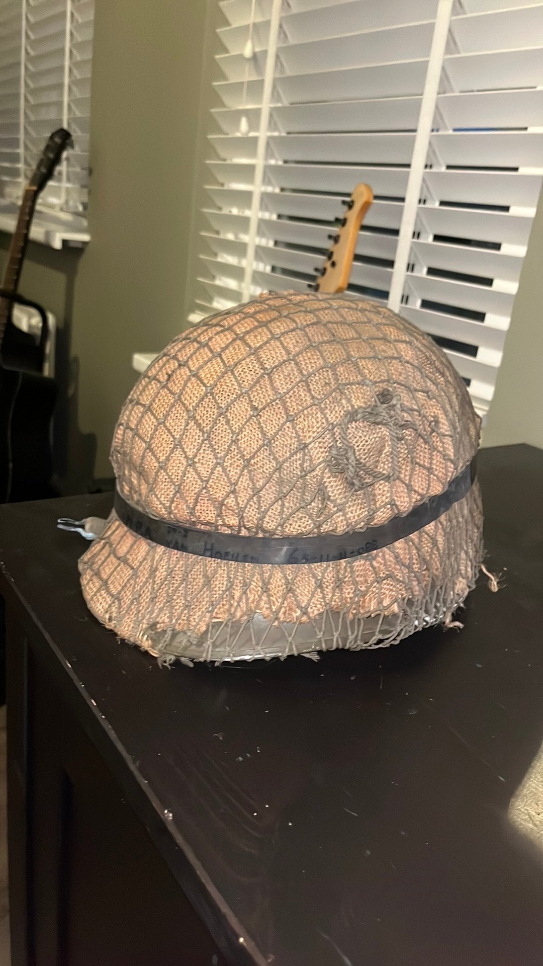 Buiten helm 2e wereld oorlog met orginele jute camouflage, Huis en Inrichting, Ophalen, Zo goed als nieuw, Rechthoekig