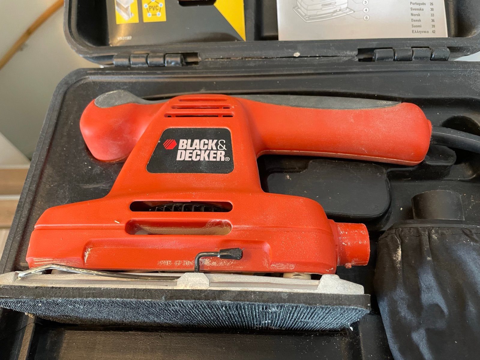 Black & Decker Vlakschuurmachine KA197E met koffer, Ophalen, Gebruikt, Minder dan 600 watt, Vlakschuurmachine