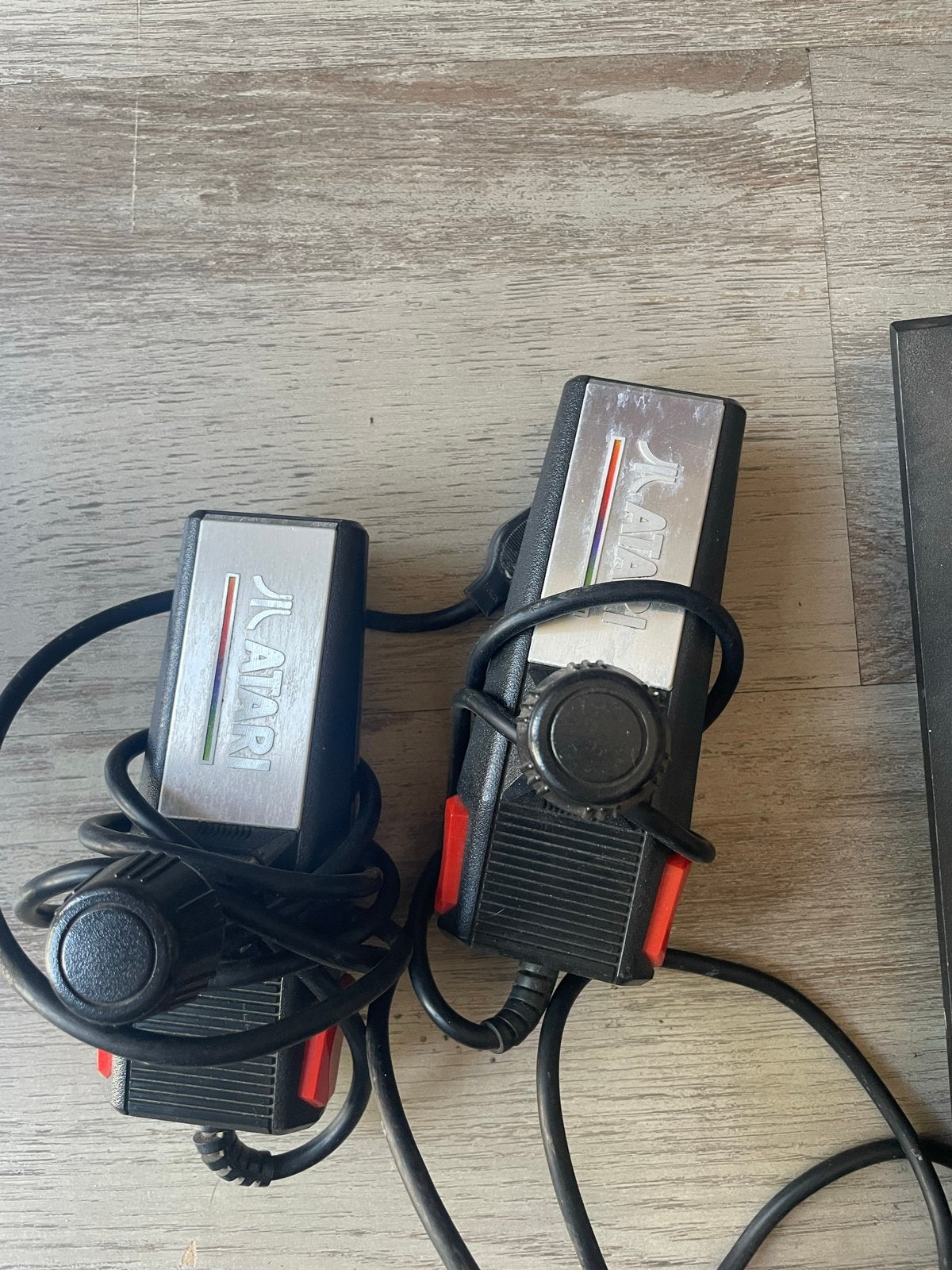 Atari 2600 met 2 controllers en 9 games, Spelcomputers en Games, Spelcomputers | Atari, Gebruikt, Atari 2600, Met 2 controllers